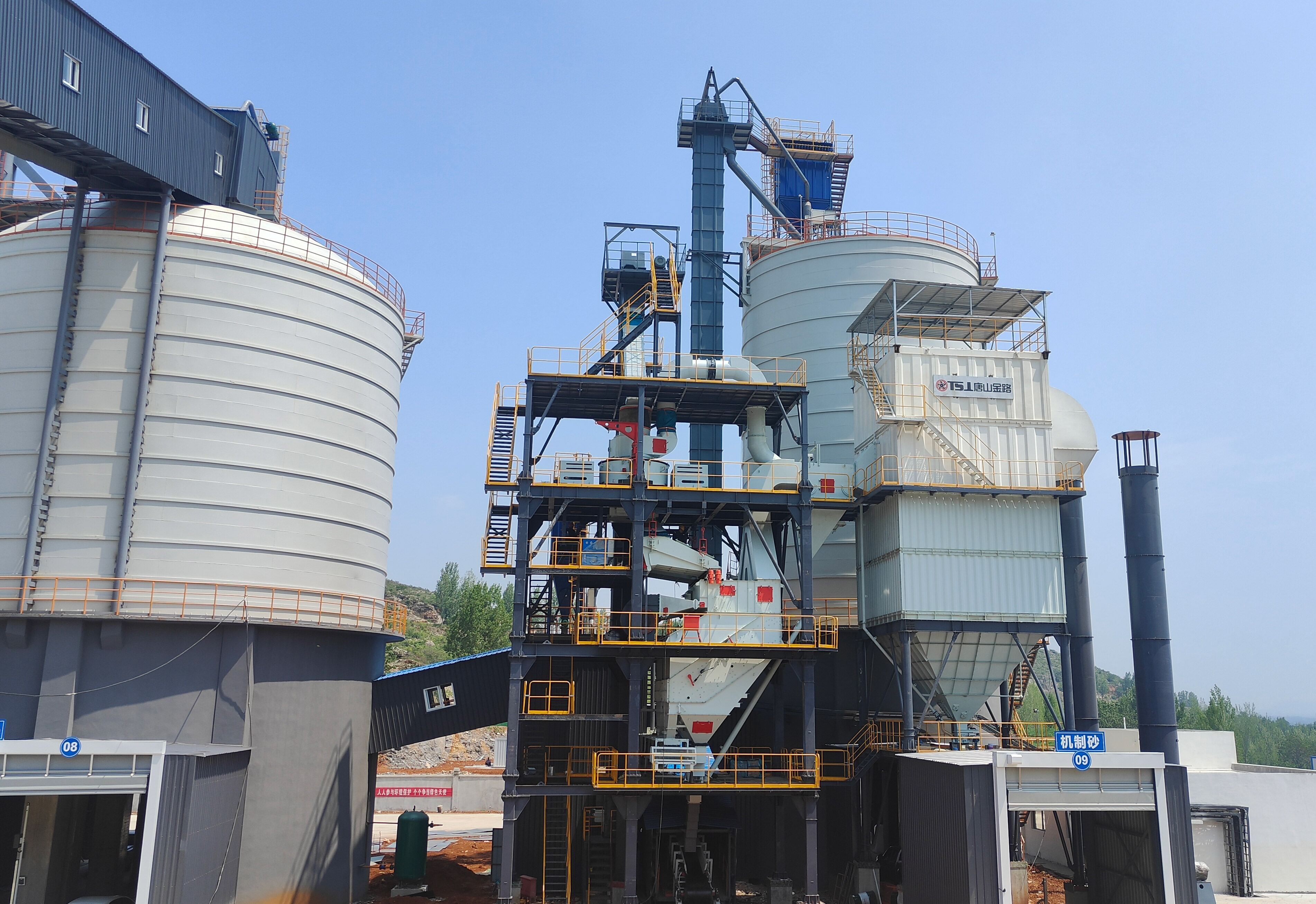 山東時產(chǎn)150噸制砂樓項目，一個月時間進(jìn)入投產(chǎn)模式